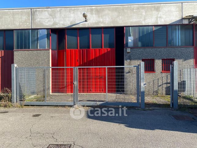 Capannone in commerciale in Via Sant'Agata 30