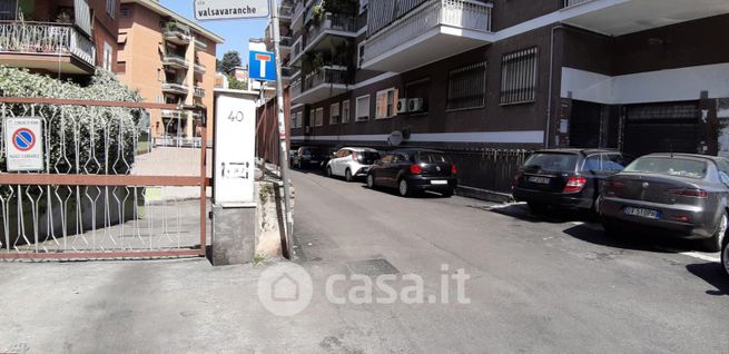 Garage/posto auto in residenziale in Via Valsavaranche 40