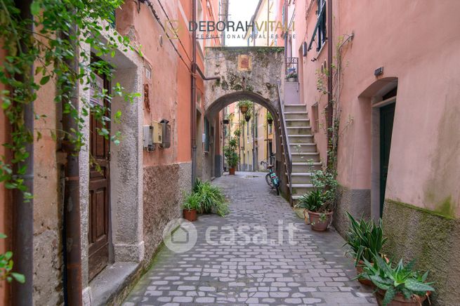 Appartamento in residenziale in Via Azzarini 7