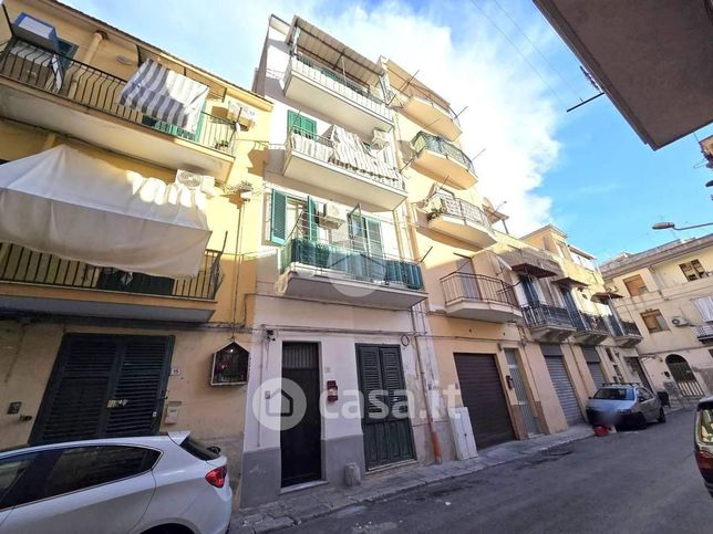 Appartamento in residenziale in Via Giano Vitale 13