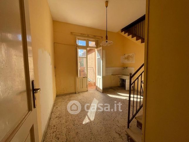 Casa indipendente in residenziale in Via Gesù e Maria 60