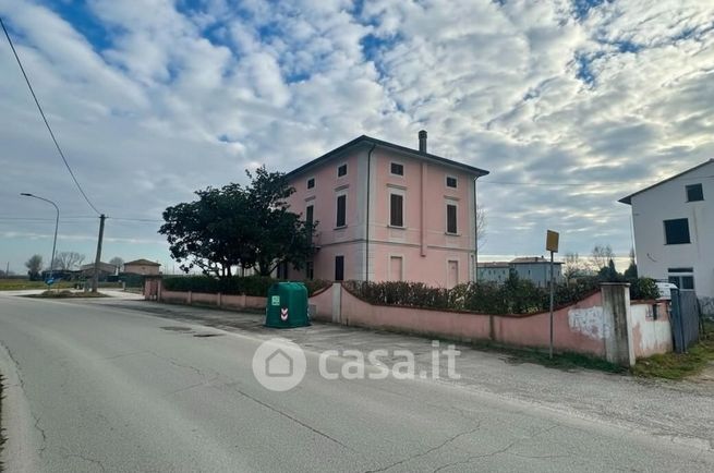 Casa indipendente in residenziale in Via San Donato 45
