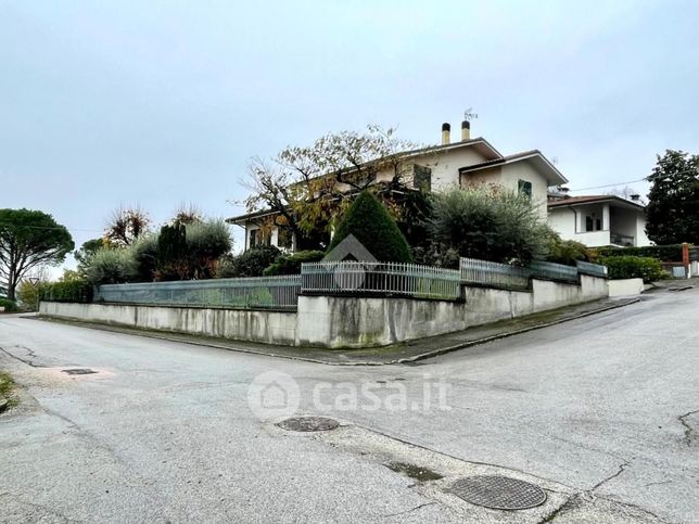 Villa in residenziale in Via Belvedere 8