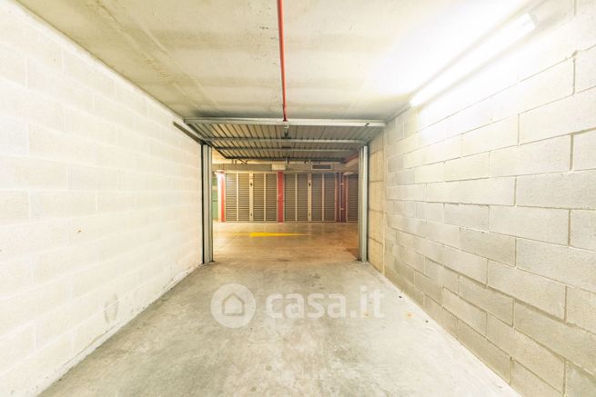Box/posto auto in residenziale in Via Pavia 4