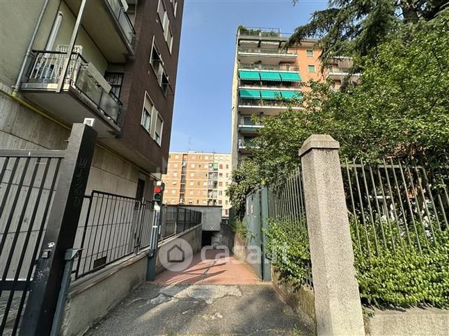 Box/posto auto in residenziale in Via Francesco Primaticcio