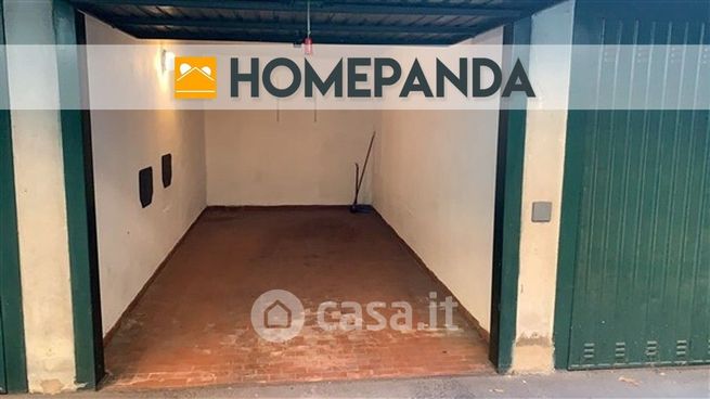 Box/posto auto in residenziale in Via Michele Novaro 16