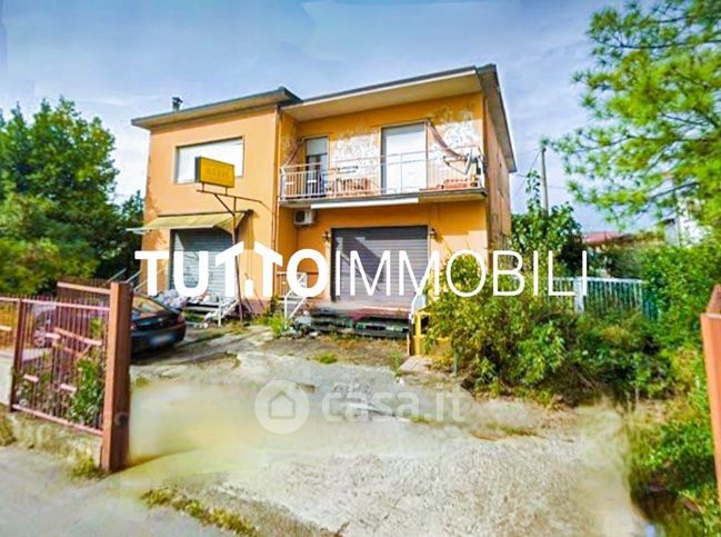 Villa in residenziale in Via XXV Aprile