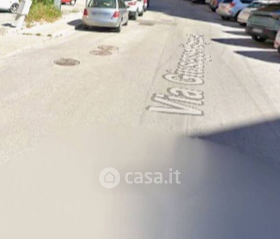 Box/posto auto in residenziale in Via Giuseppe Ungaretti