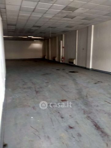 Capannone in commerciale in 