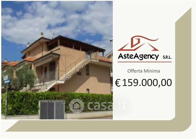 Appartamento in residenziale in Via Abruzzo 13