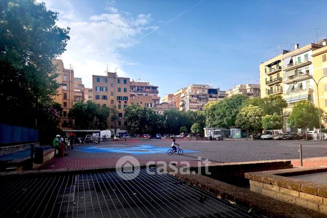 Attività/licenza (con o senza mura) in commerciale in Via di Tor Pignattara