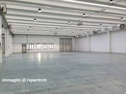 Capannone in commerciale in Via Raffaello Scarpettini