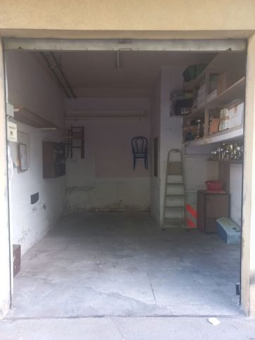 Box/posto auto in residenziale in Via Telemaco Signorini 38