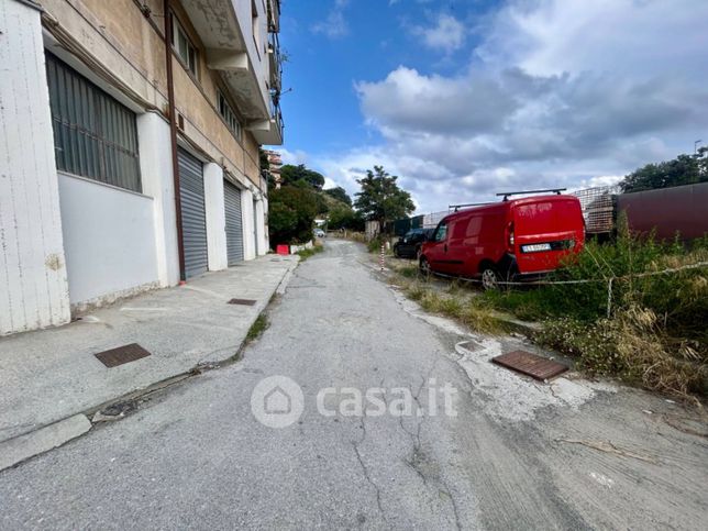 Capannone in commerciale in Via Turati
