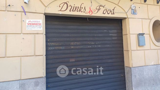Negozio/locale commerciale in commerciale in Via Bara All'Olivella 49