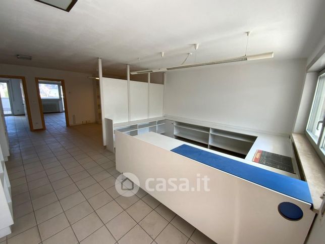 Ufficio in commerciale in 