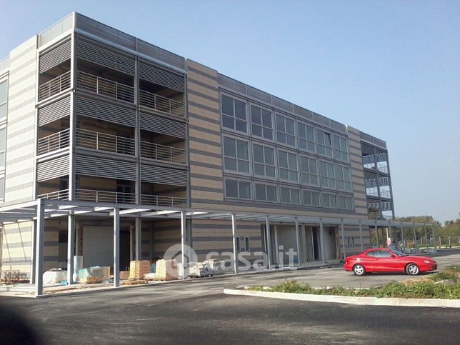 Ufficio in commerciale in 