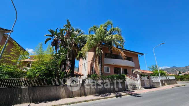 Casa bi/trifamiliare in residenziale in Viale Enrico Berlinguer 60