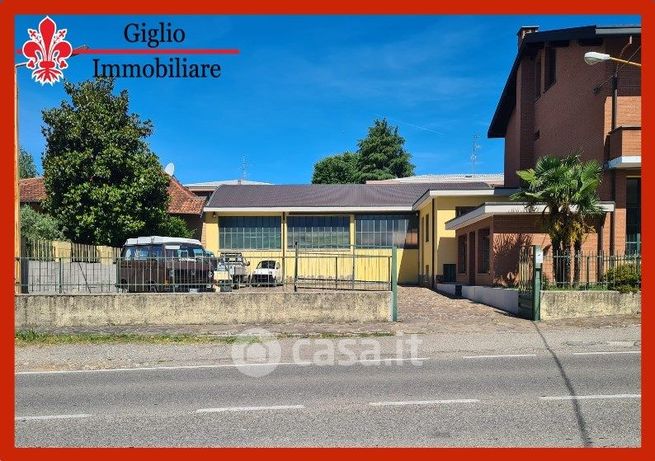 Capannone in commerciale in Via Monte San Michele