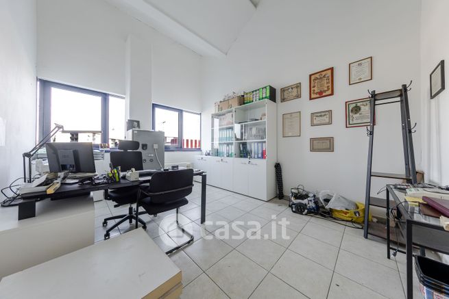 Ufficio in commerciale in Via de Vecchi