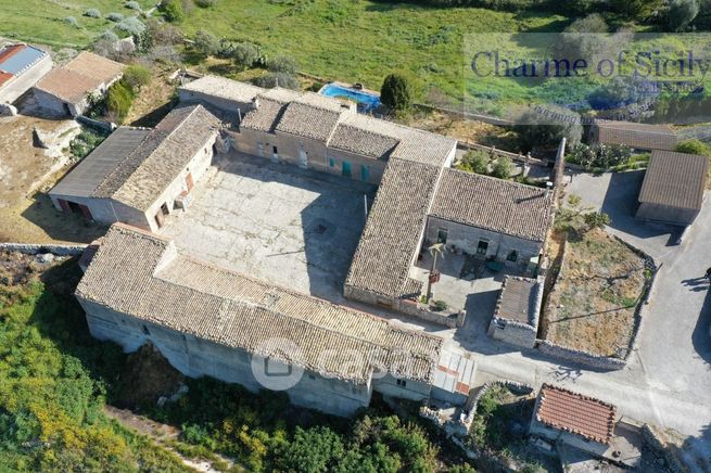 Villa in residenziale in Strada Senza Nome