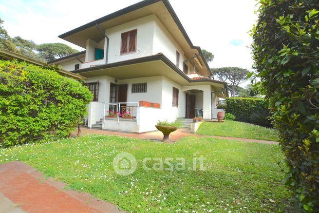 Casa bi/trifamiliare in residenziale in Via Firenze 38