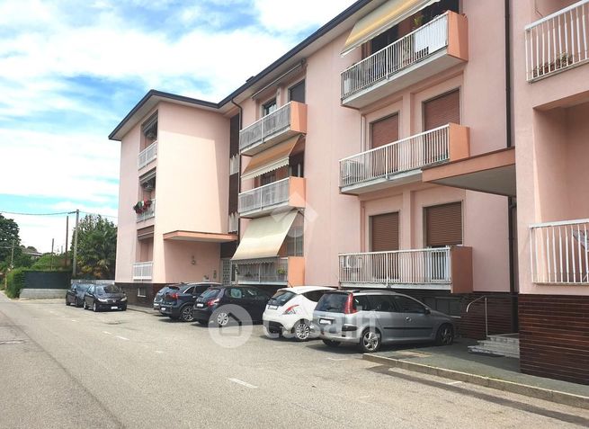 Appartamento in residenziale in Via C. Correnti 13