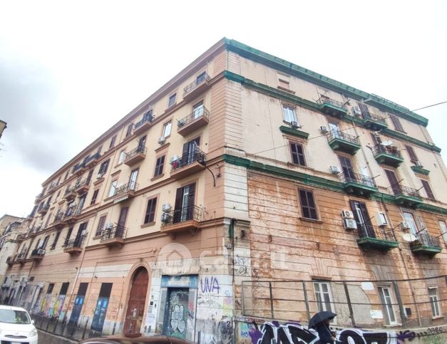 Attivitã /licenza (con o senza mura) in commerciale in Via San Cosmo Fuori Porta Nolana