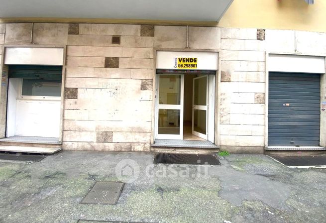 Negozio/locale commerciale in commerciale in Via Ugolino CavalcabÃ² 32