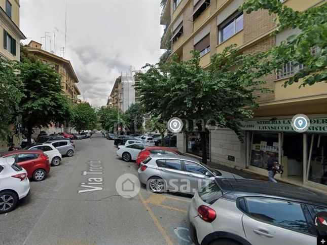 Attivitã /licenza (con o senza mura) in commerciale in Via Tronto