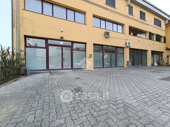 Capannone in commerciale in Via Giovanni Zeti 7