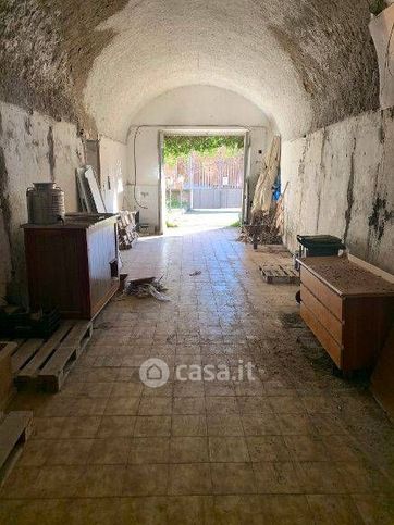 Capannone in commerciale in 