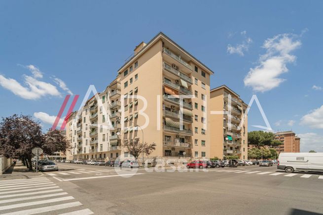 Appartamento in residenziale in Viale Pico della Mirandola