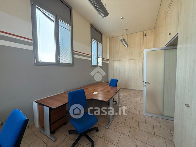 Ufficio in commerciale in Via Corfù 20