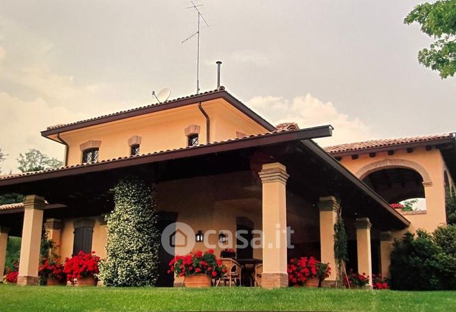 Villa in residenziale in Via Celincordia
