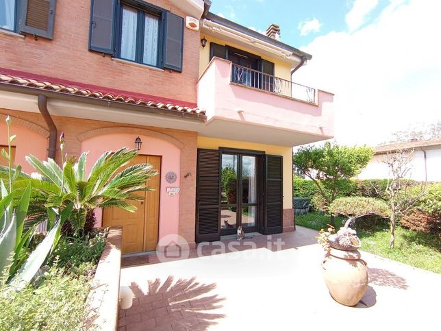 Casa indipendente in residenziale in 