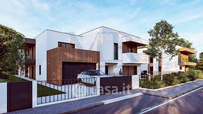 Casa indipendente in residenziale in Via Europa