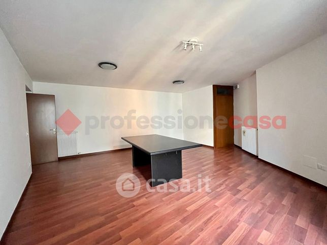 Ufficio in commerciale in Via Garibaldi 46