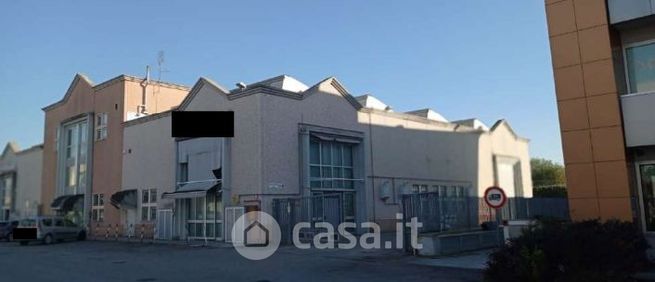 Capannone in commerciale in Via Paronese 118