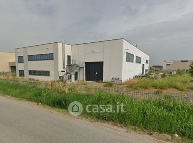 Capannone in commerciale in Via dell'Artigianato