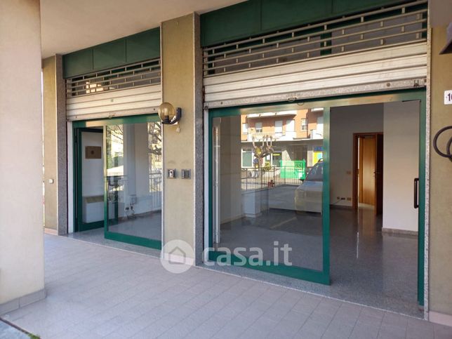 Ufficio in commerciale in Via Lavino
