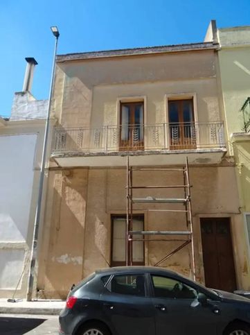 Casa indipendente in residenziale in Via Roma