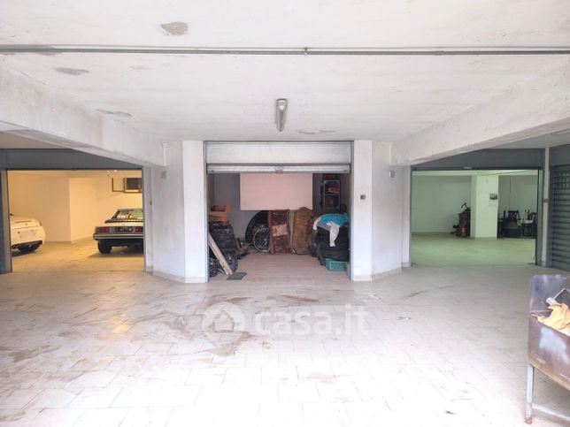 Box/posto auto in residenziale in Via Sant'Andrea 86