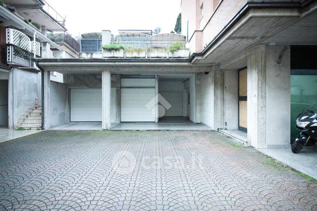 Box/posto auto in residenziale in Corso Giuseppe Garibaldi 151