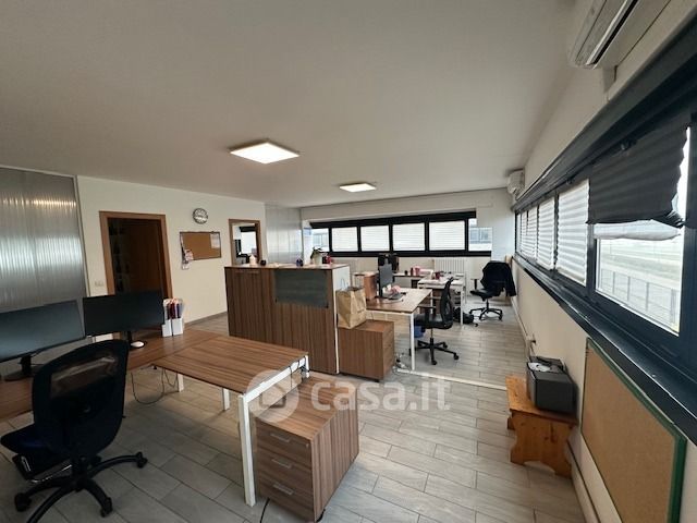 Ufficio in commerciale in Via Cascina Venina 7