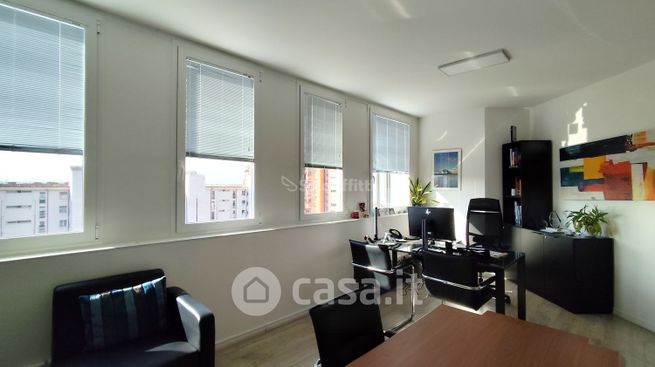 Ufficio in commerciale in Via Edoardo d'Onofrio 212