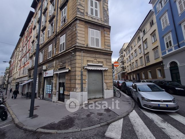 Negozio/locale commerciale in commerciale in Via delle Settefontane 18