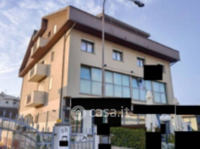 Ufficio in commerciale in Viale Porta Adige