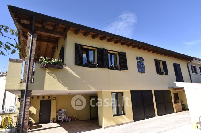 Casa indipendente in residenziale in Via A. Rosmini