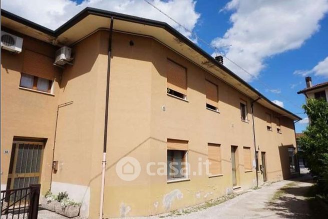 Casa bi/trifamiliare in residenziale in Via Molini